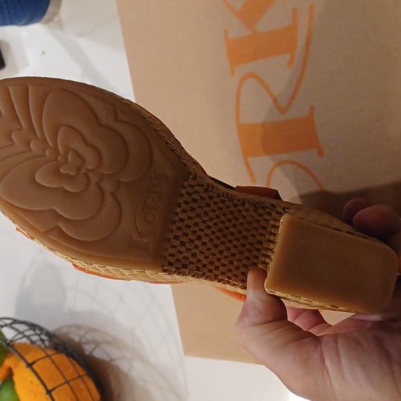 KORKS Women's sz 7 DEE Buckle Block Heels Sandals NWB $110 - Picture 5 of 7